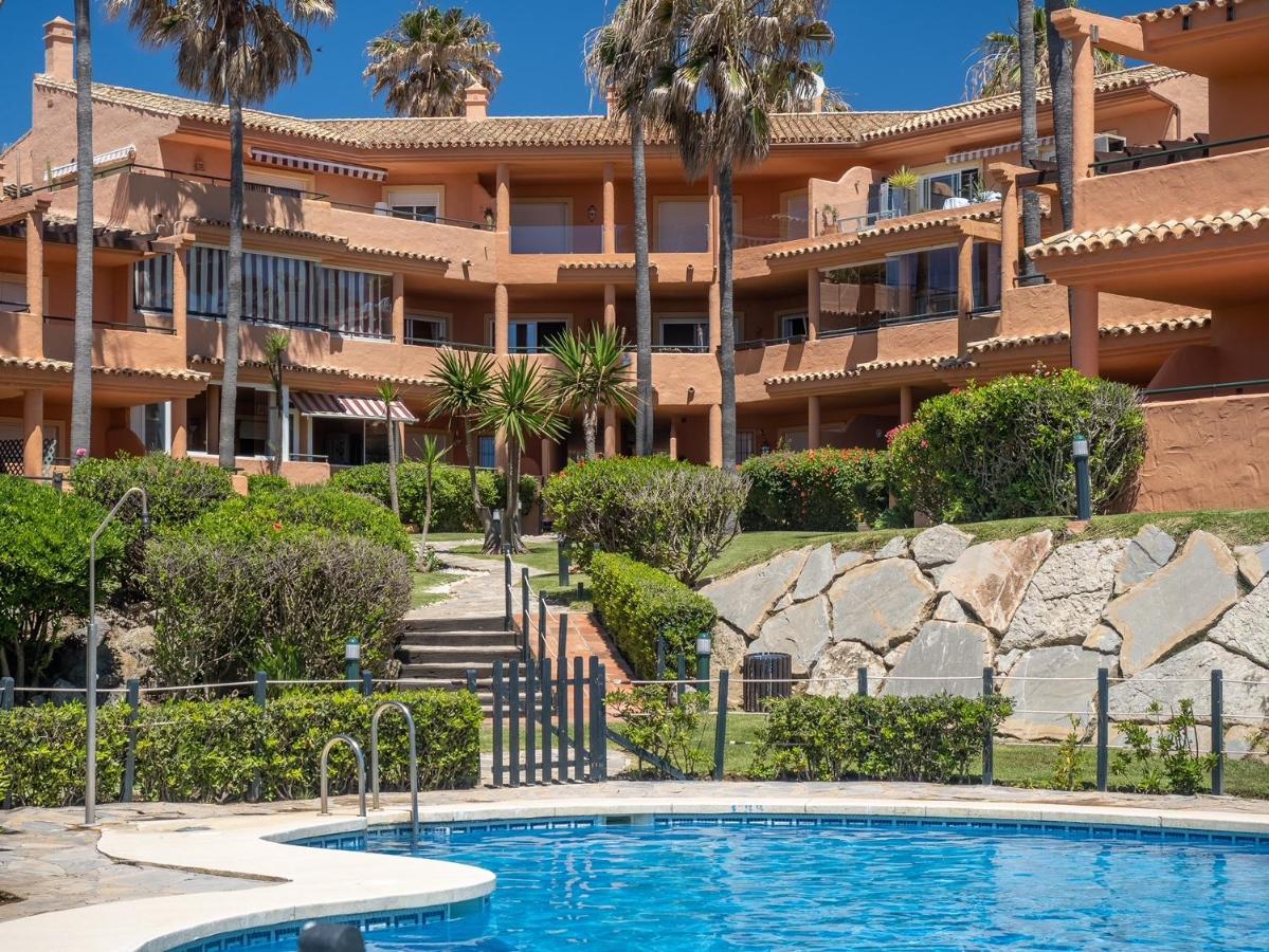 Fantastic Beachfront Apartment Estepona Exterior foto