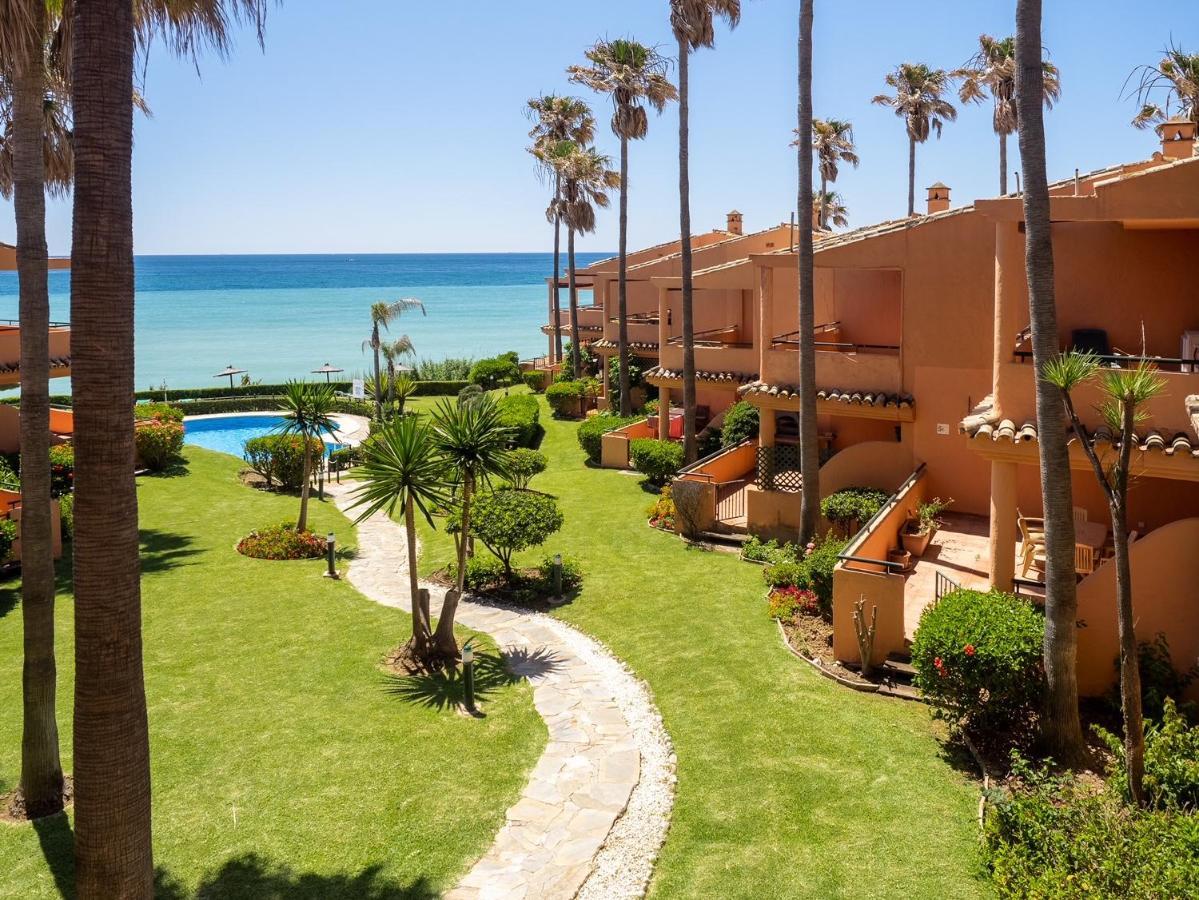 Fantastic Beachfront Apartment Estepona Exterior foto