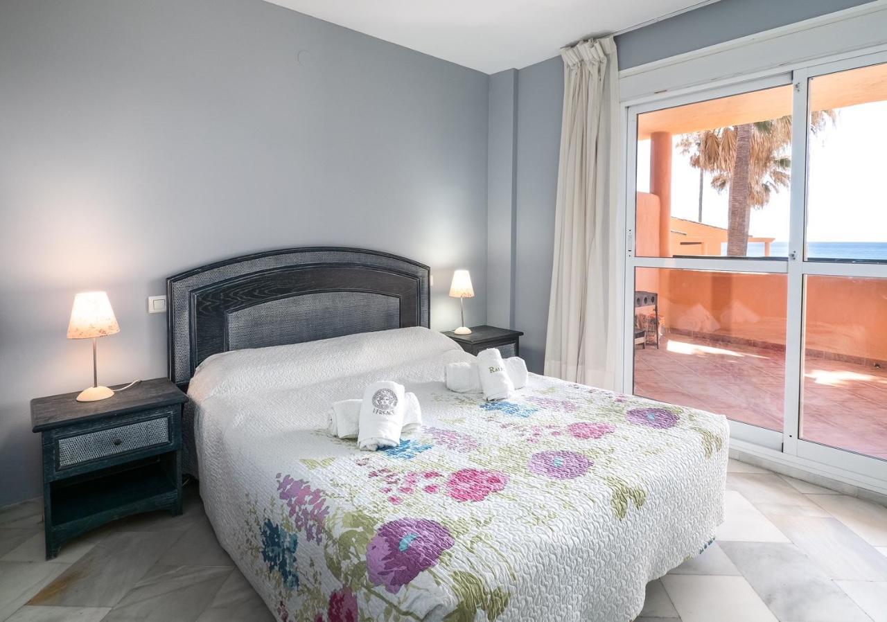Fantastic Beachfront Apartment Estepona Exterior foto