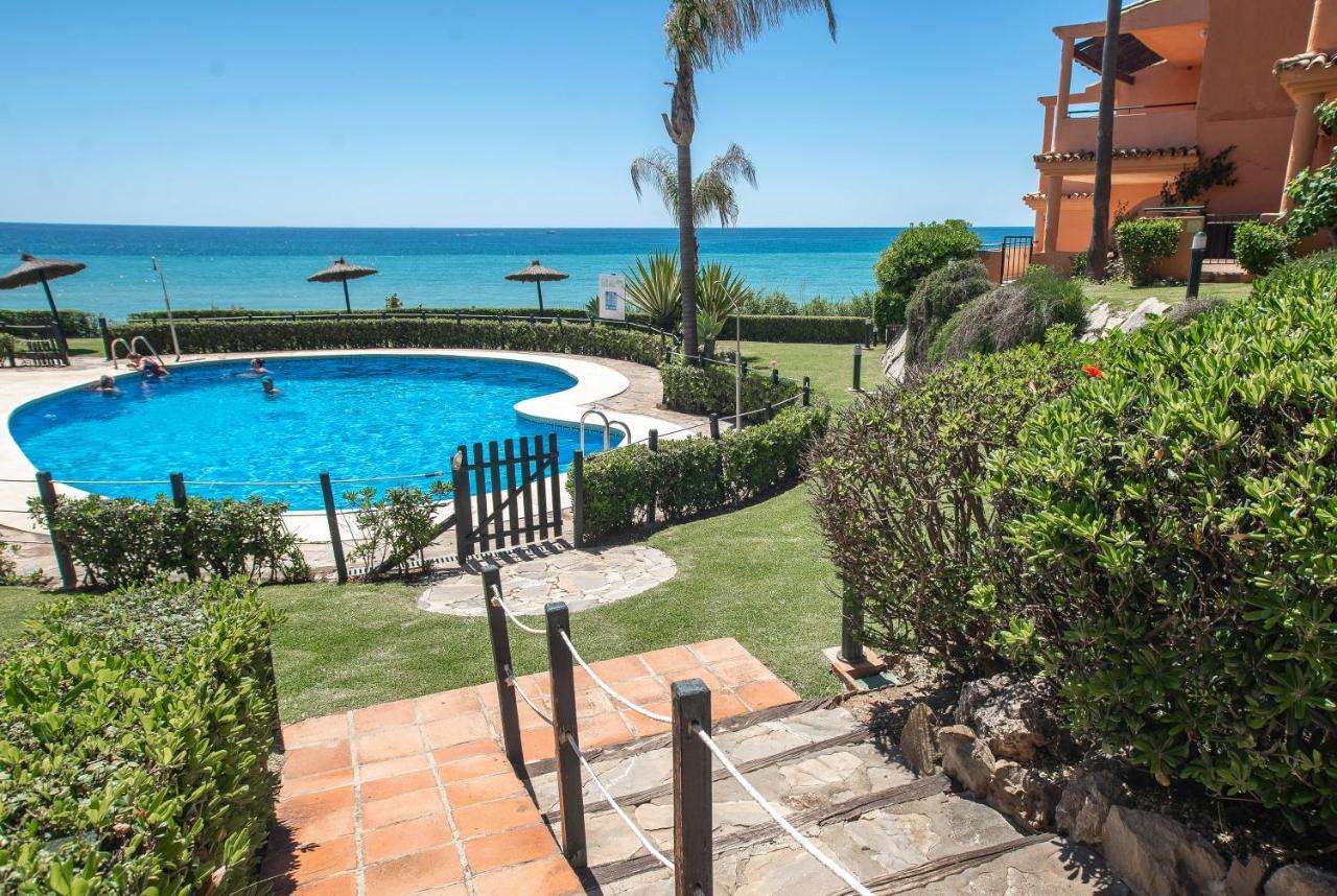 Fantastic Beachfront Apartment Estepona Exterior foto