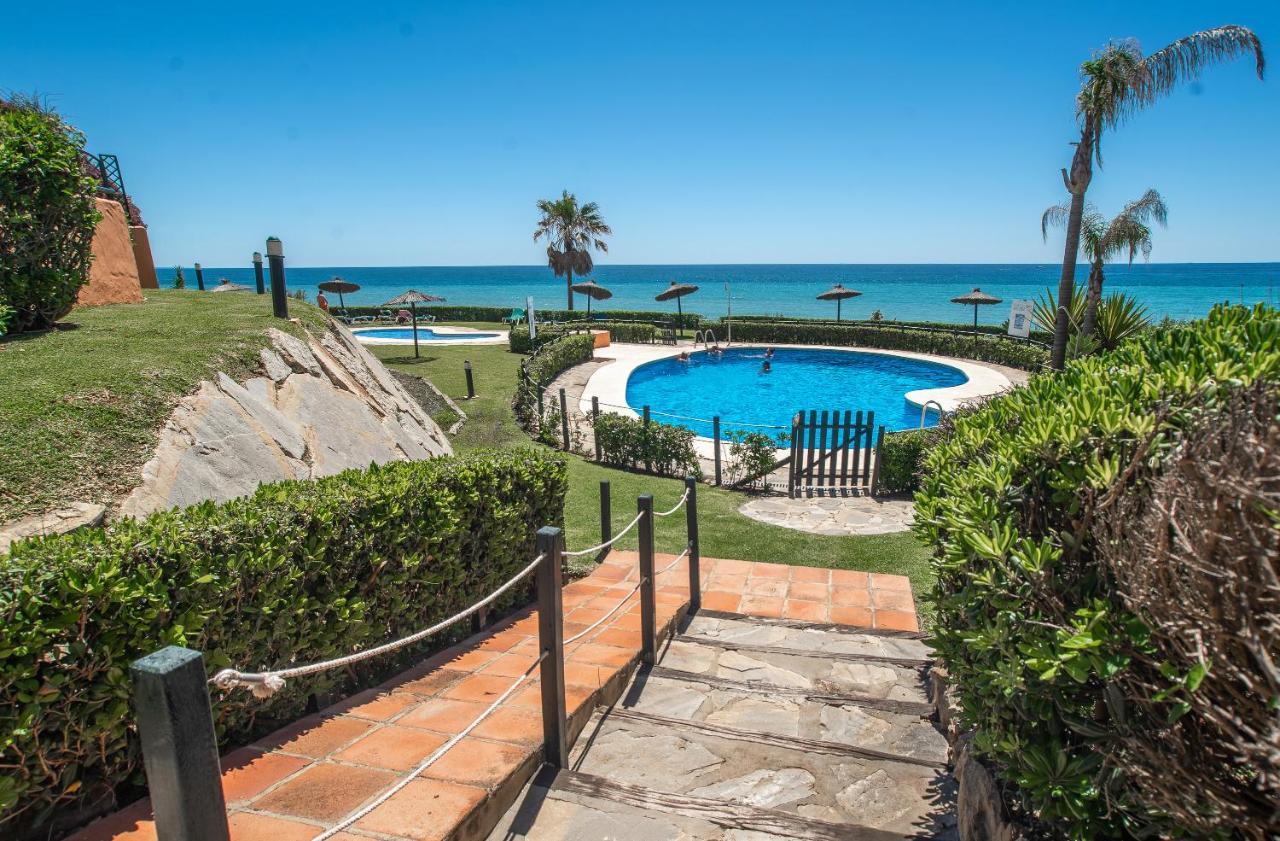 Fantastic Beachfront Apartment Estepona Exterior foto