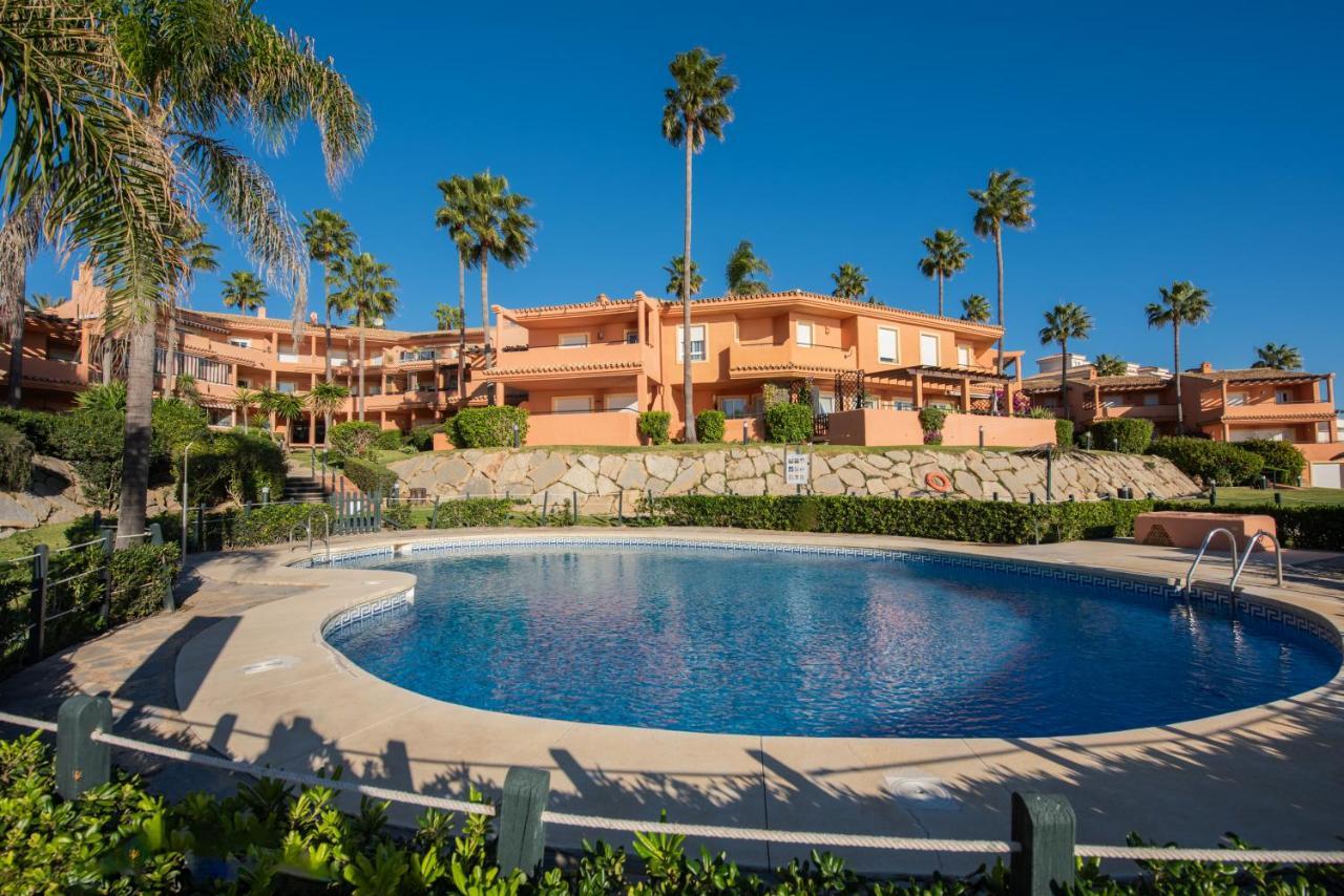 Fantastic Beachfront Apartment Estepona Exterior foto