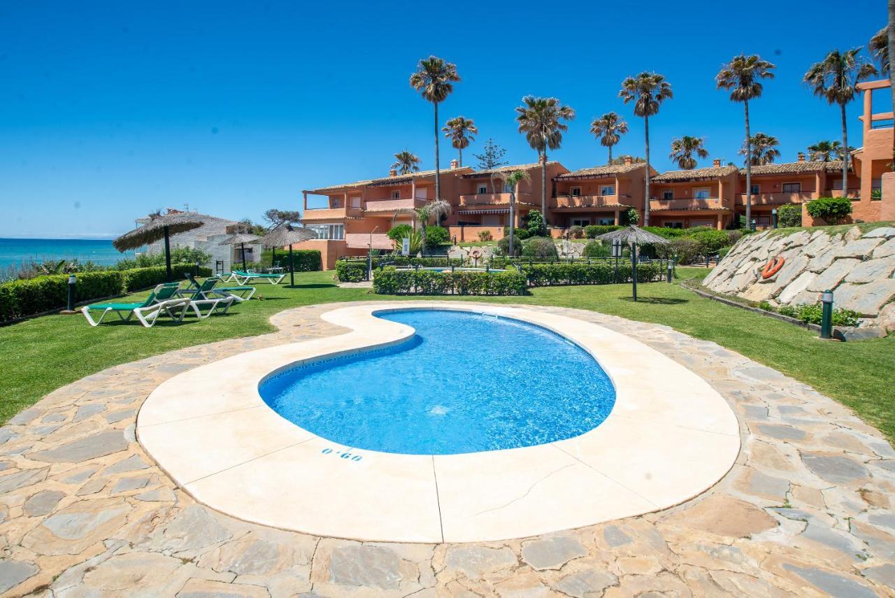 Fantastic Beachfront Apartment Estepona Exterior foto